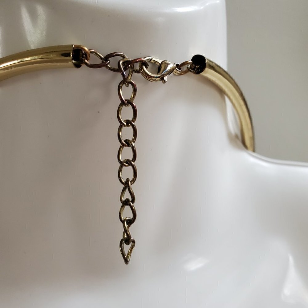 Gold/Pearl Choker Necklace. - Picture 5 of 9
